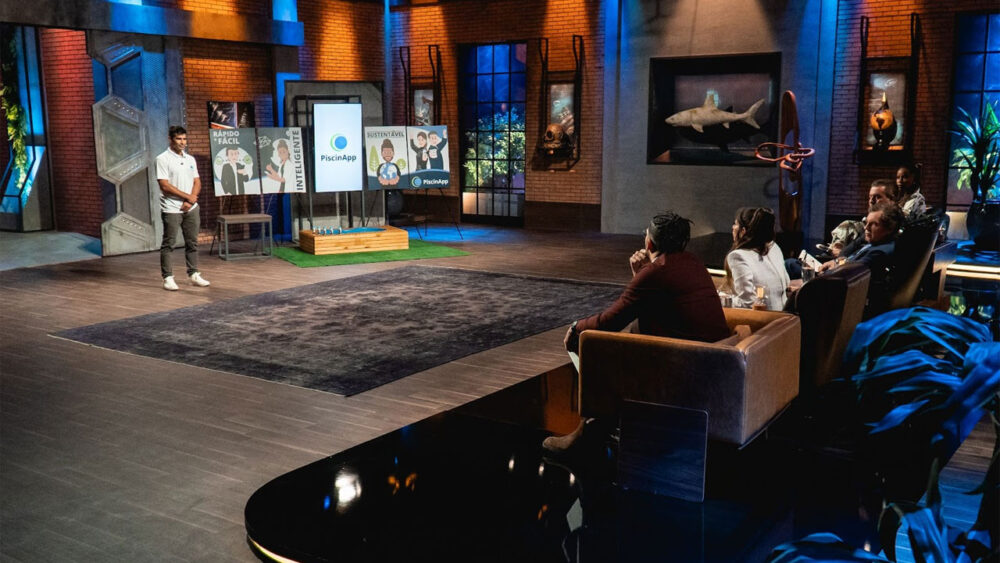 Imagem com foto de empreendedor se apresentando no reality Shark Tank Brasil