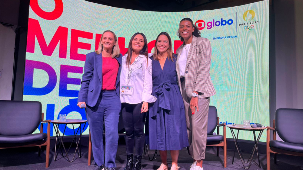 Fabi Alvim, Manzar Feres, Joana Thimoteo e Fernanda Garay durante painel sobre os Jogos Olímpicos de Paris