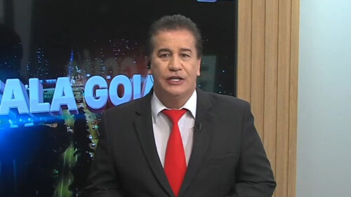 Jornalista Jordevá Rosa durante apresentação do Fala Goiás na TV Goiânia