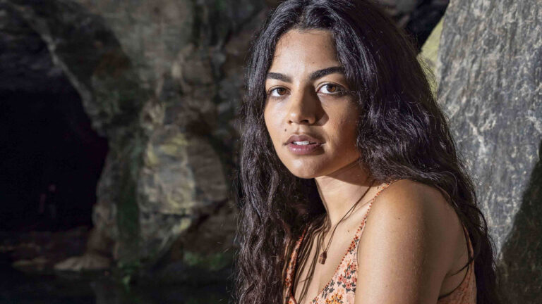 Larissa Bocchino caracterizada como a mocinha Quinota, de No Rancho Fundo