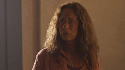 Zefa Leonel (Andrea Beltrão) em cena da novela No Rancho Fundo