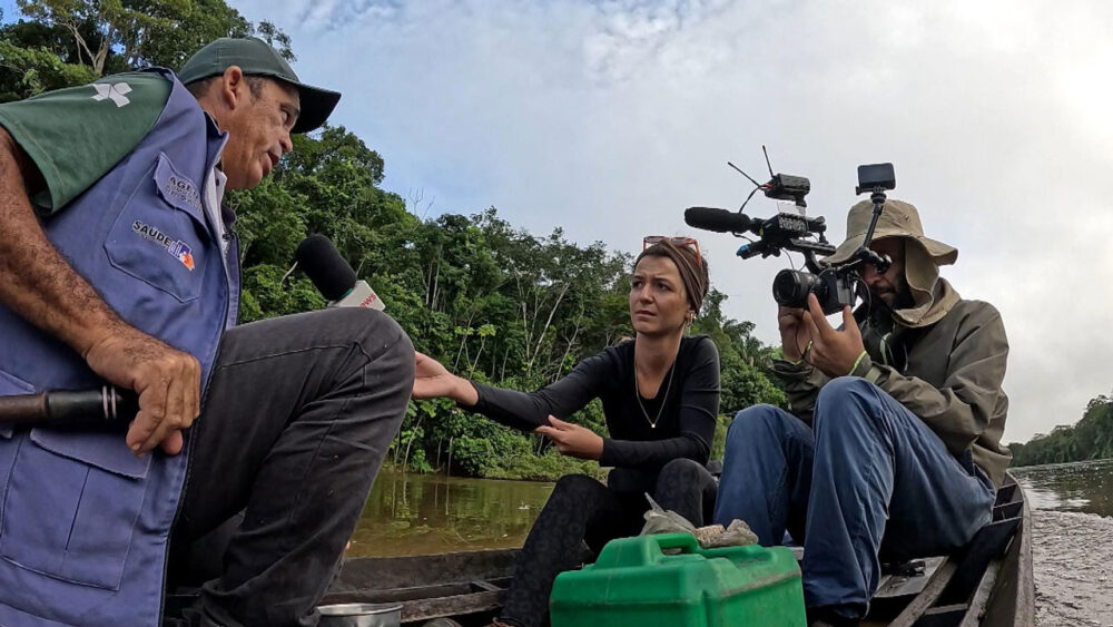 Equipe do Profissão Repórter entrevista profissional da saúde do Pará