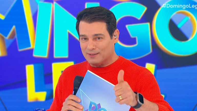Celso Portiolli na apresentação do Domingo Legal