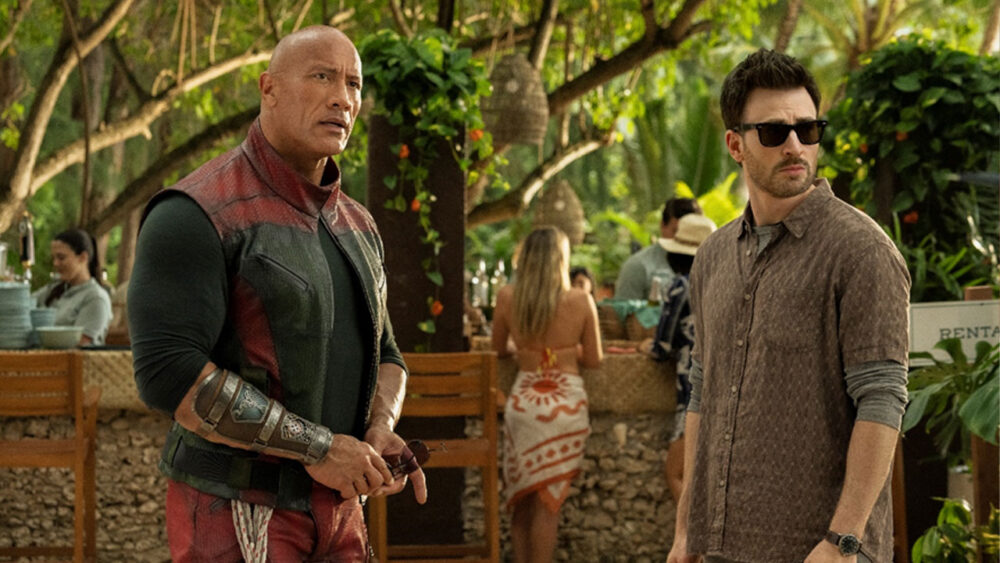 Dwayne Johnson e Chris Evans no filme Operação Natal