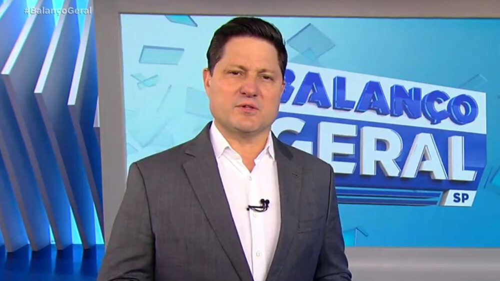 Eleandro Passaia durante apresentação do Balanço Geral da Record