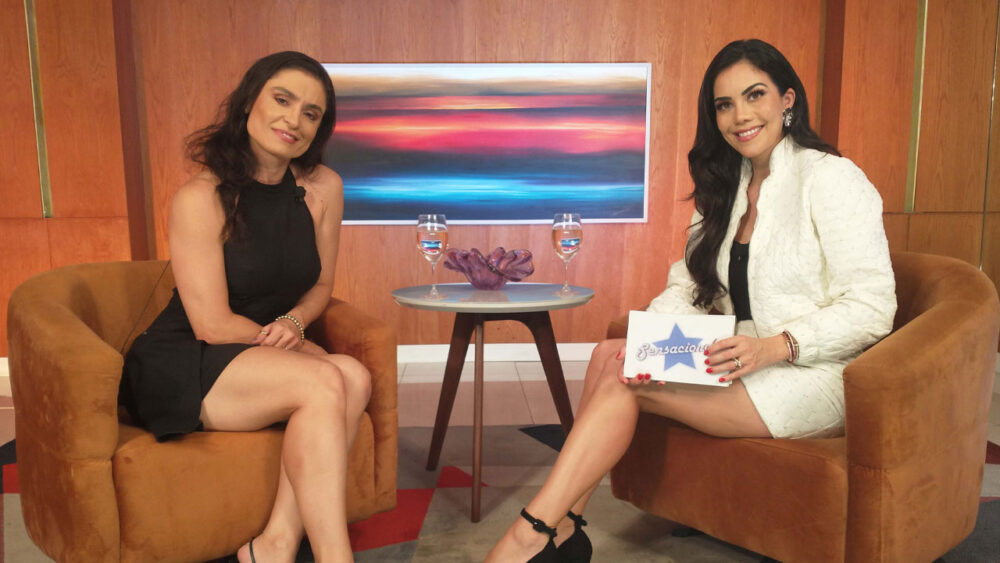 Franciely Freduzeski e Daniela Albuquerque durante entrevista no programa Sensacional