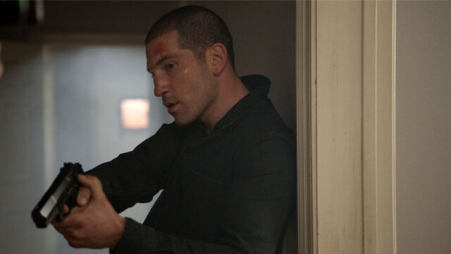 Jon Bernthal em cena do filme O Acordo, que será exibido pela Band