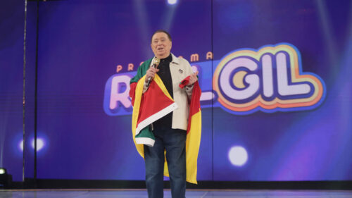 Raul Gil com a bandeira do Rio Grande do Sul