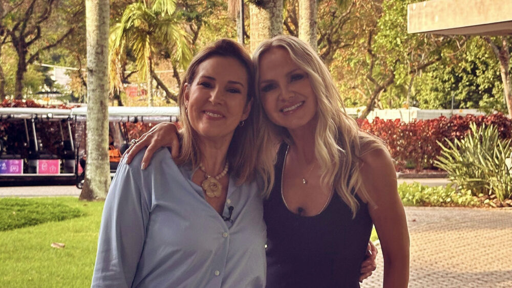 Renata Capucci e Eliana Michaelichen durante gravação para o Fantástico