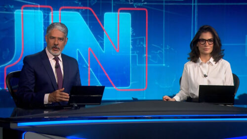 William Bonner e Renata Vasconcellos no Jornal Nacional, da Globo, que vai desligar sinal analógico na antena parabólica