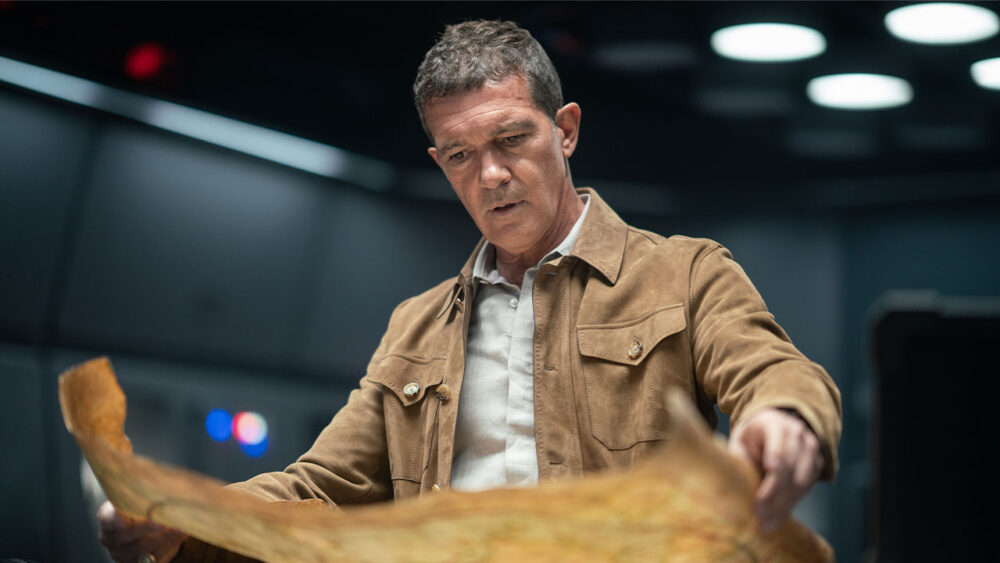 Antonio Banderas em Uncharted - Fora do Mapa, filme que será exibido pela TV Globo