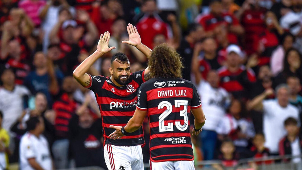 Fabrício Bruno e David Luiz durante jogo exibido pelo Premiere