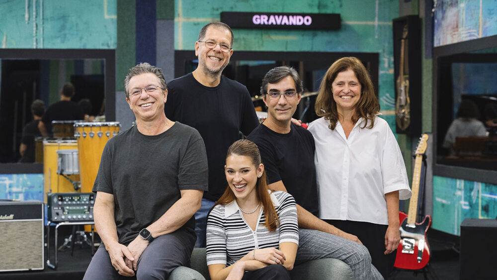 Boninho, Carlo Milani, Ana Clara, Rodrigo Dourado e Aída Silva nos bastidores da casa do Estrela da Casa