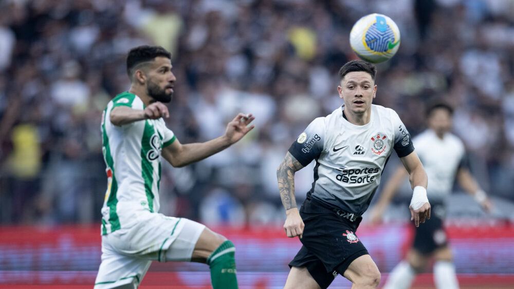 Jogadores do Juventude e do Corinthians durante jogo do Campeonato Brasileiro, que poderá ser transmitido na Record a partir de 2025