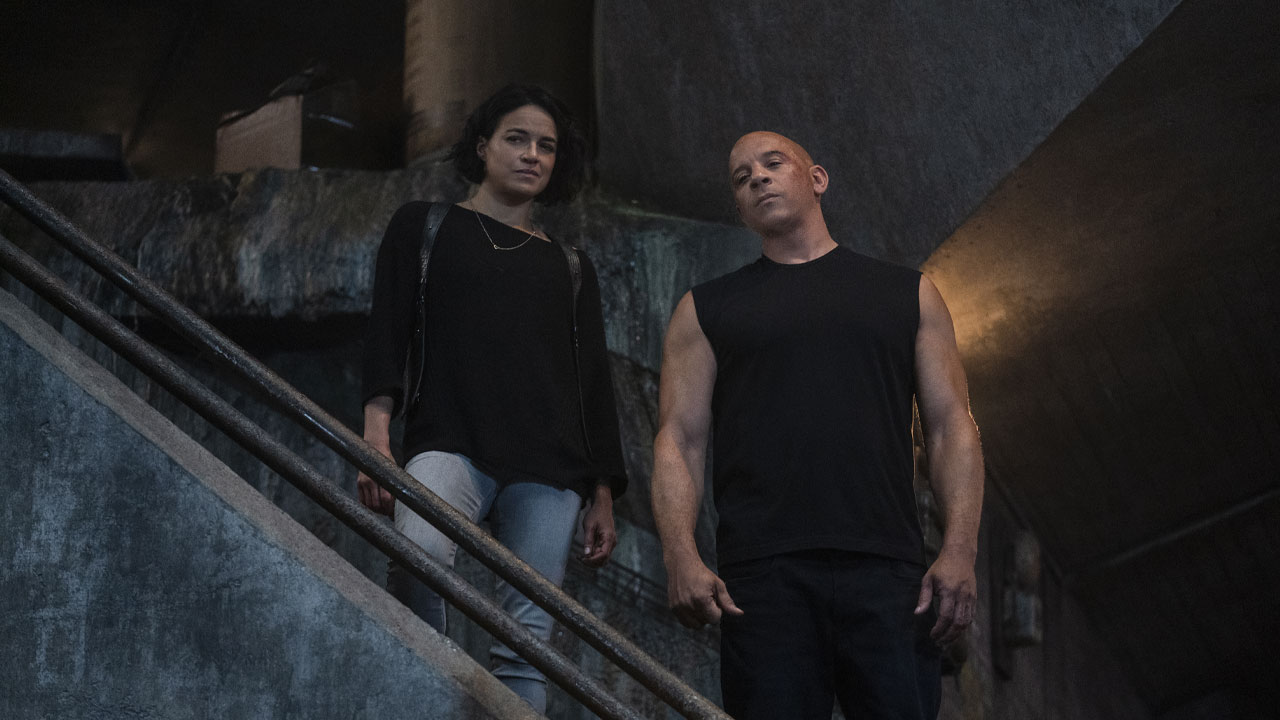 Michelle Rodriguez e Vin Diesel em Velozes & Furiosos 9, filme que será exibido pela Globo