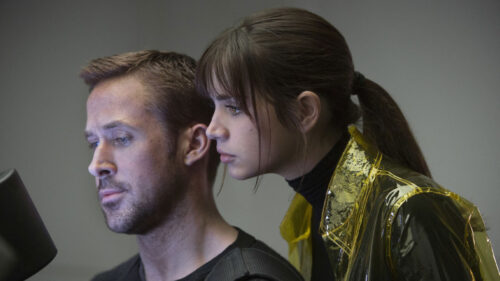 Ryan Gosling e Ana de Armas em Blade Runner 2049 (2017), filme da Band