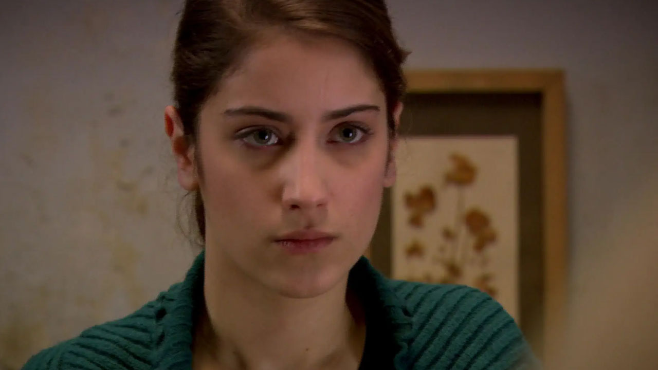 Hazal Kaya como Feriha Yilmaz na novela turca O Segredo de Feriha