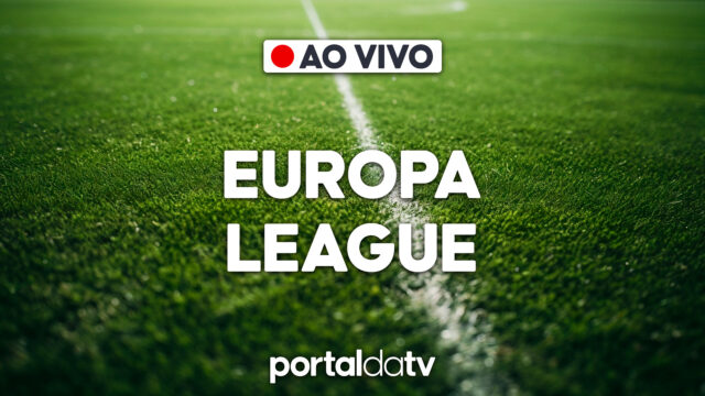Texto "Europa League ao vivo" sobre gramado de futebol com logotipo do Portal da TV na parte inferior