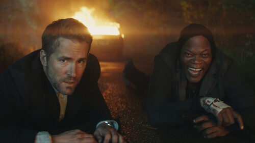 Ryan Reynolds e Samuel L. Jackson em Dupla Explosiva, filme que será exibido pela TV Globo