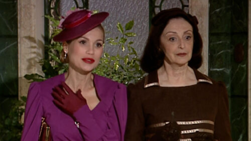 Flávia Alessandra como Cristina e Ana Lúcia Torre como Débora em cena de Alma Gêmea