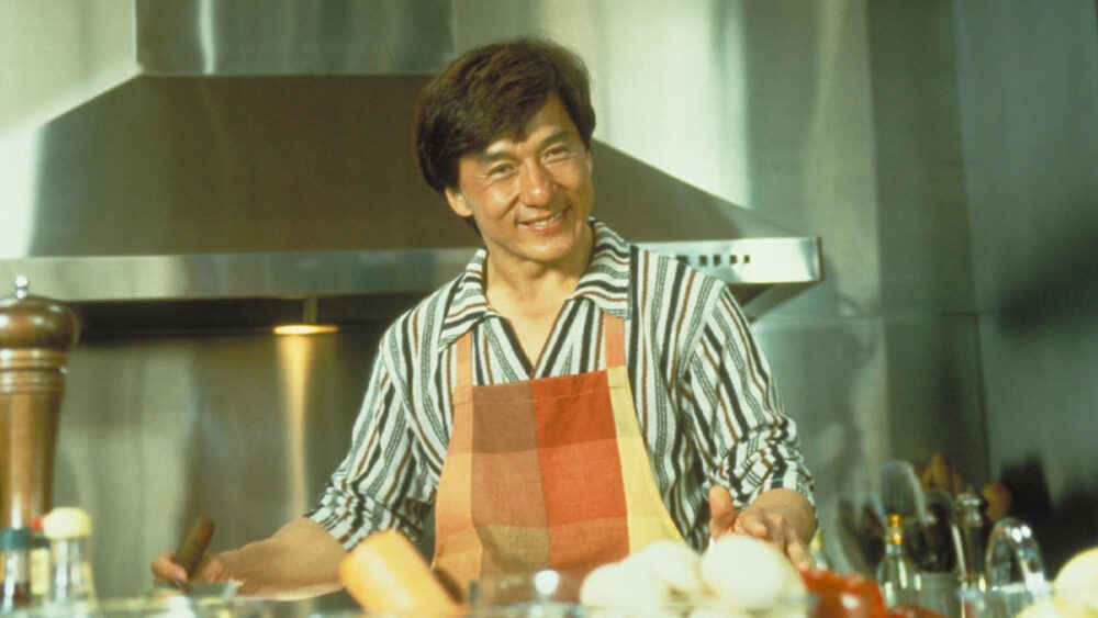 Jackie Chan em Mr. Nice Guy: Bom de Briga, filme que o SBT exibe no Cine Espetacular