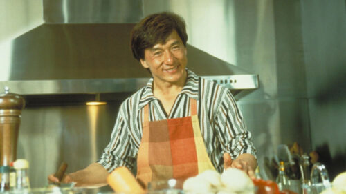 Jackie Chan em Mr. Nice Guy: Bom de Briga, filme que o SBT exibe no Cine Espetacular