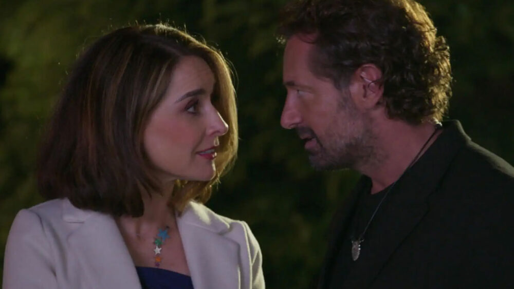 Susana González e Gabriel Soto em cena da novela Meu Caminho é Te Amar