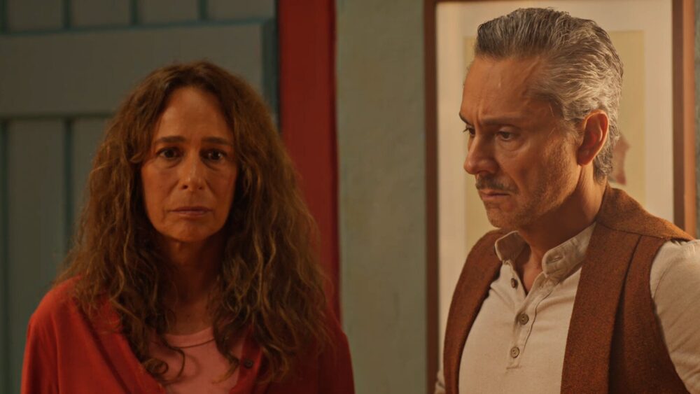 Zefa Leonel (Andrea Beltrão) e Seu Tico Leonel (Alexandre Nero) em cena da novela No Rancho Fundo