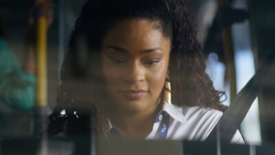 Cida (Juliana Alves) em cena da novela Volta por Cima