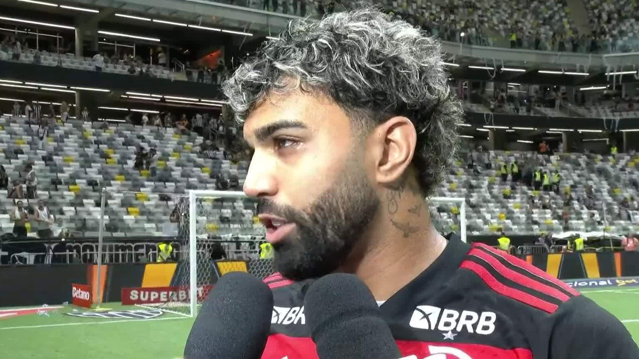 Gabigol durante entrevista para a TV Globo