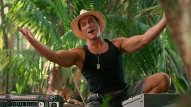 Jean-Claude Van Damme em Bem Vindo À Selva (2013), filme que a Band exibirá