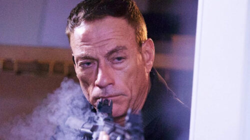 Jean-Claude Van Damme em cena do filme O Vingador da Iugoslávia, que será exibido pela Record