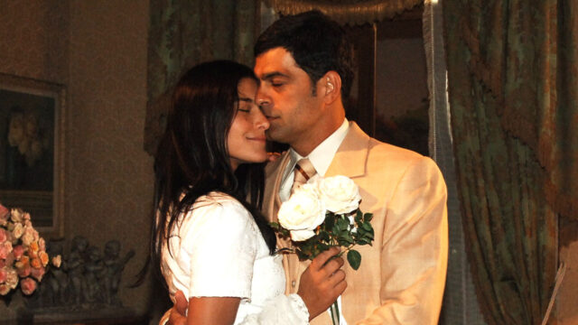 Serena (Priscina Fantin) e Rafael (Eduardo Moscovis) em Alma Gêmea