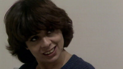 Eloá (Débora Duarte) em cena de Corpo a Corpo