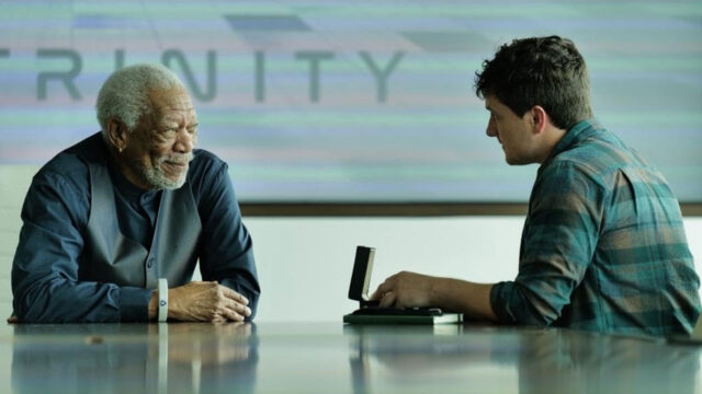 Morgan Freeman e Josh Hutcherson em 57 Segundos (2023), filme que a Record exibe nesta semana