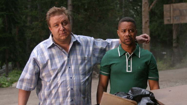 Paul Rae e Cuba Gooding Jr. em Acampamento do Papai (2007), filme que o SBT exibe na semana que vem