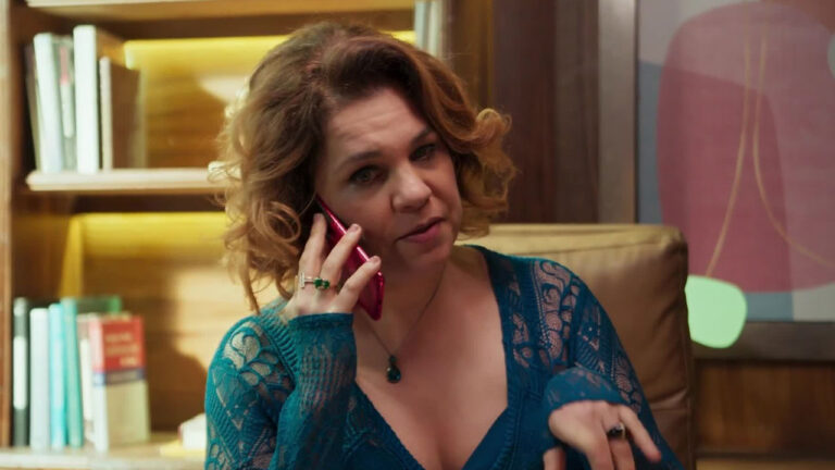 Violeta (Isabel Teixeira) em cena da novela Volta por Cima