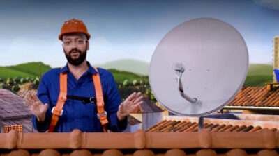 O ator Fernando Caruso em campanha da TV Globo para promover transmissão digital na parabólica de banda Ku
