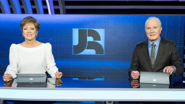 Christina Lemos e Celso Freitas na bancada do Jornal da Record