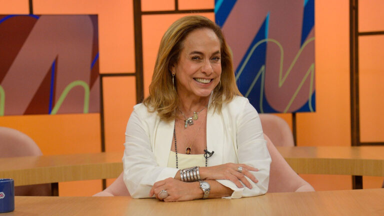 Cissa Guimarães no programa Sem Censura, da TV Brasil