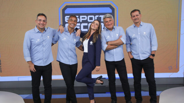 Maurício Noriega, Dodô, Paloma Tocci, Cléber Machado e Sálvio Spinola no estúdio do Esporte Record