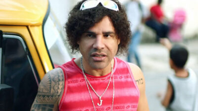 Rodrigo Sant'Anna como Jefinho do Pagode em Os Suburbanos, que vai ao ar na programação de filmes da TV Globo