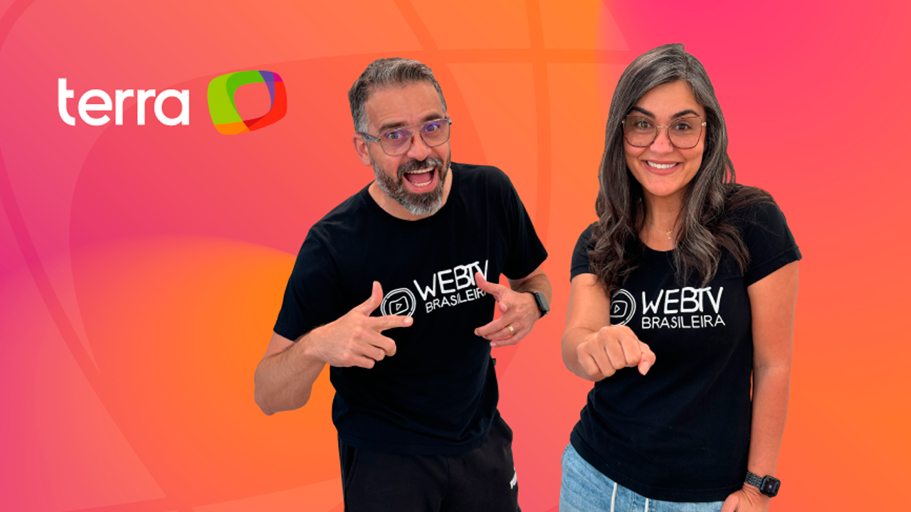 Imagem com foto dos apresentadores do WebTVBrasileira, que vão comentar BBB 25 no Terra