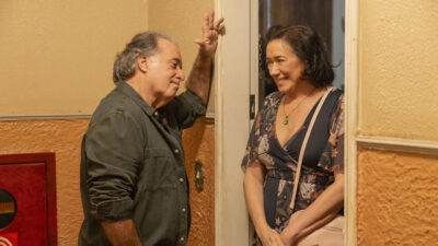 Antenor (Tony Ramos) e Laurita (Lilia Cabral) em cena de A Lista, filme da programação da TV Globo