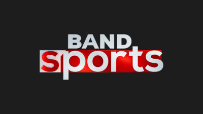 Logo do canal BandSports com letras prateadas sobre fundo vermelho e preto