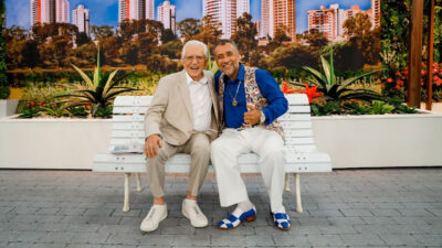 Carlos Alberto de Nóbrega e Paulinho Gogó (Maurício Manfrini) no banco de A Praça é Nossa