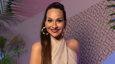 Maria Beltrão, apresentadora da TV Globo, na gravação da mensagem de fim de ano de 2024