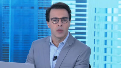 Rafael Colombo durante apresentação do Jornal da Manhã na Jovem Pan