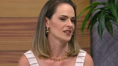 Regiane Tápias durante despedida do Mulheres