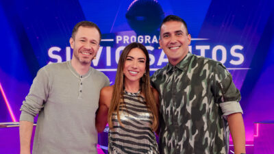 Tiago Leifert, Patricia Abravanel e André Marques no palco do Programa Silvio Santos
